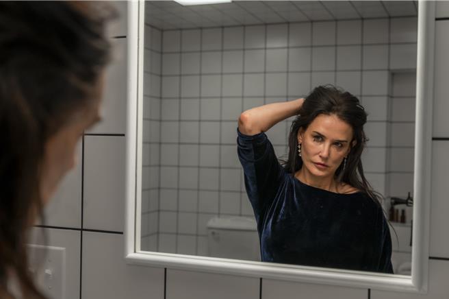 黛咪摩尔主演的电影《惧裂》好评不断。（图／CATCHPLAY提供）