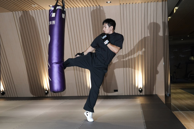 台日混血格鬥好手青柳克明，祝福唐治平一切順利。（圖／中時資料照）