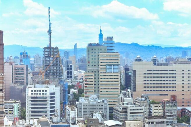 據統計，建築業的溫室氣體碳排量已占全球4成，其中外牆已成為建築物第二大碳排來源。圖／本報資料照片