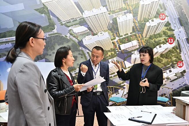 大陸10月全國新建商品房網簽成交量同比增長0.9％，比9月同比擴大12.5個百分點，自去年6月連續15個月下降後首次實現增長。（中新社）