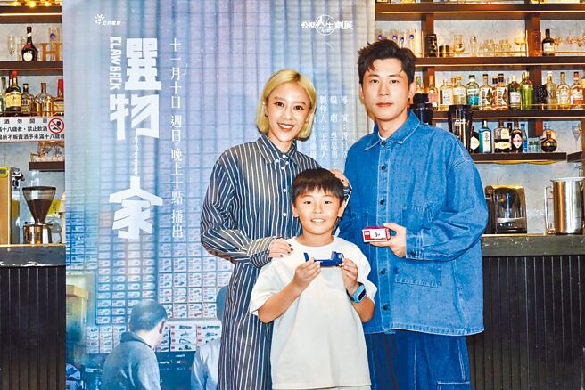 《選物家》方宥心（左起）、童星黃宥凱、黃迪揚飾演一家人，5日出席媒體茶敘。（公視提供）