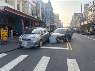 高雄駕駛超車當街上演「碰碰車」  連撞4汽機車釀2傷