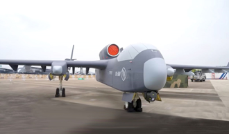  影》陸「九天」超大察打無人機亮相 要當空中航母