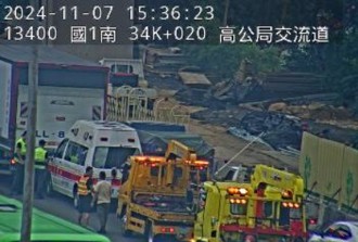 國道車流回堵緊急煞車 消防救護車不慎追撞釀1人傷