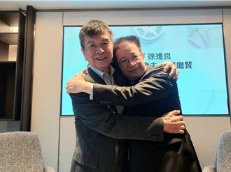 被台名導影響一生！新加坡影人陳繼賢「睽違43年相見」感動淚崩