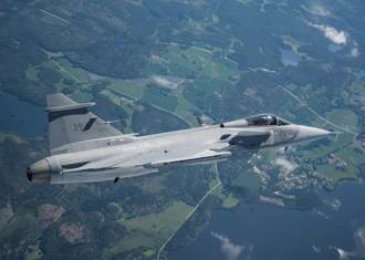 「獅鷲」戰機魅力連它都難擋 紳寶南拓新市場