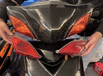 監理站驗車「燈殼橘紅不分」 遭嗆妳色盲嗎？騎士氣炸提告