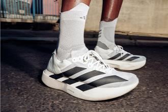 备战跑季！adidas史上最轻跑鞋登台 HOKA竞速神器拚续航力