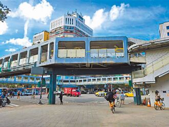 天橋看過年輕的我