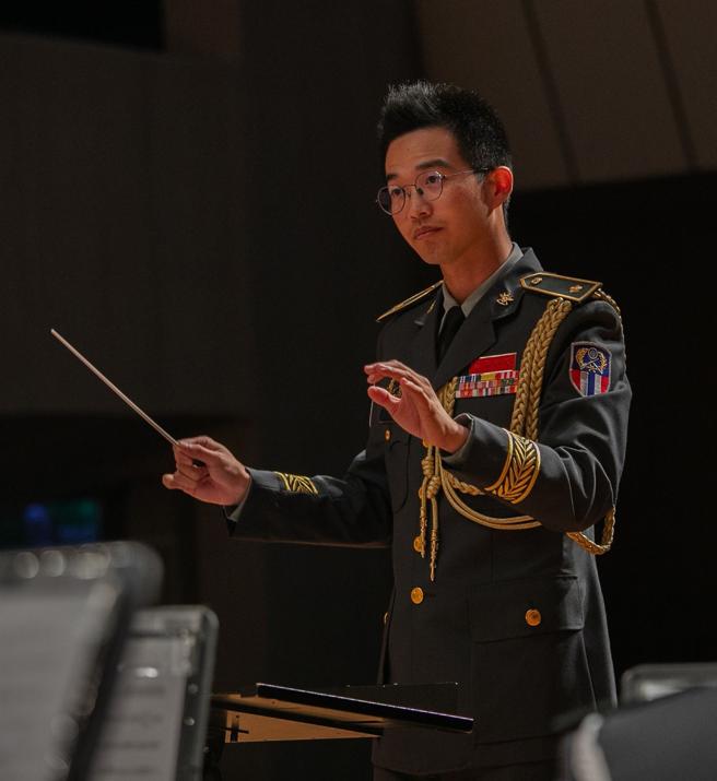 在陆军乐队指挥与队员们的完美演出下，带给观眾澎湃昂扬的交响乐章。（记者林睿奕摄）