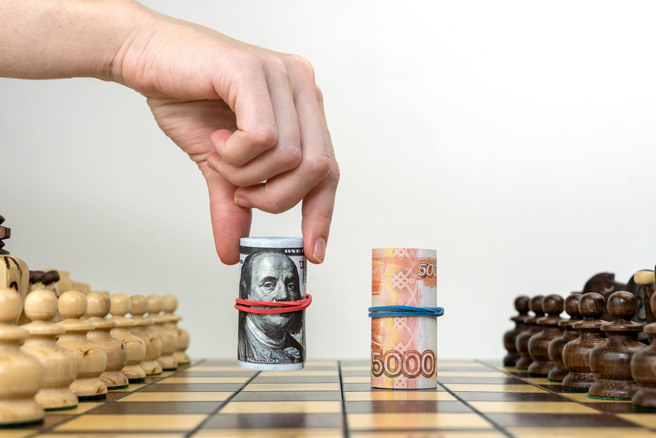 「川普投顾」重新上线，法人点评军工、黄金、航运、生技、加密货币成5大受惠股，半导体与房地产等2产业衝击大。（示意图/达志影像/shutterstock）