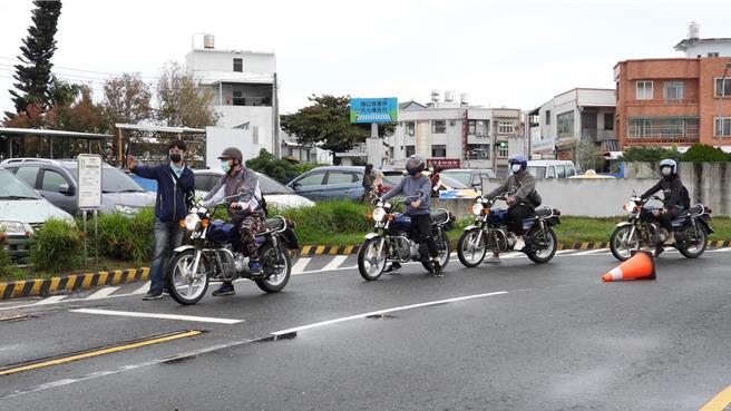 術科測驗 －循環檔機車騎乘資料照片。（林保署台東分署提供／蔡旻妤台東傳真）