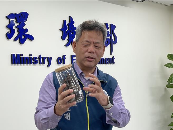 环境部环管署指出，再生粒料循环率从原本90％，到去年已经到114％，换言之，目前产生的再生粒料100％获得去化，掩埋场可使用的掩埋空间也会越来越大。图为环境部环境管理署长顏旭明。（蔡佩珈摄）