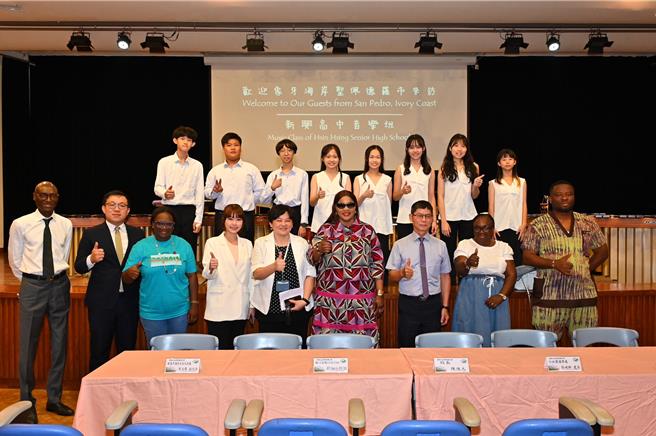 象牙海岸圣佩德罗市长西塞（KEITA Nakaridja EPSE CISSE）首度率团访问高雄。（高市府行国处提供／洪浩轩高雄传真）