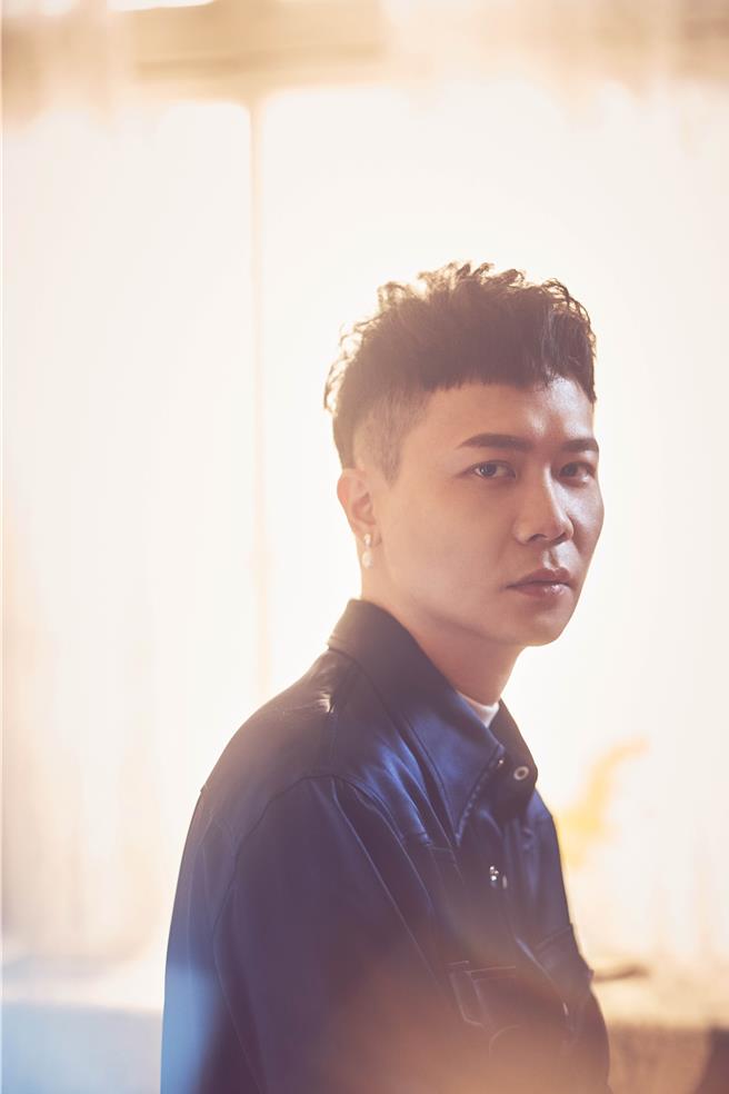 蕭秉治推出新歌〈我對你的愛沒有盡頭〉。（相信音樂提供）