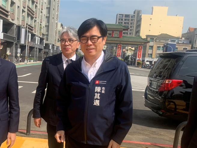 高雄市長陳其邁（中）恭賀川普當選美國總統，他相信台灣與美國之間對安全議題的合作會深化。（郭良傑攝）