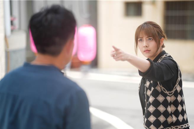 韩瑜剧中个性呛辣， 柯叔元评：「是遗传。」（东森超视、华视提供）