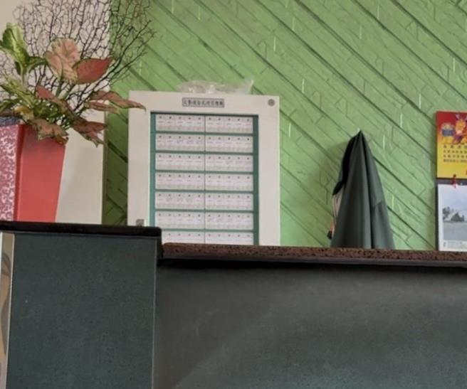 该大楼管委会10月份才更新全新侦烟器系统，在这次火警发生当下发挥作用。（纪爰摄）