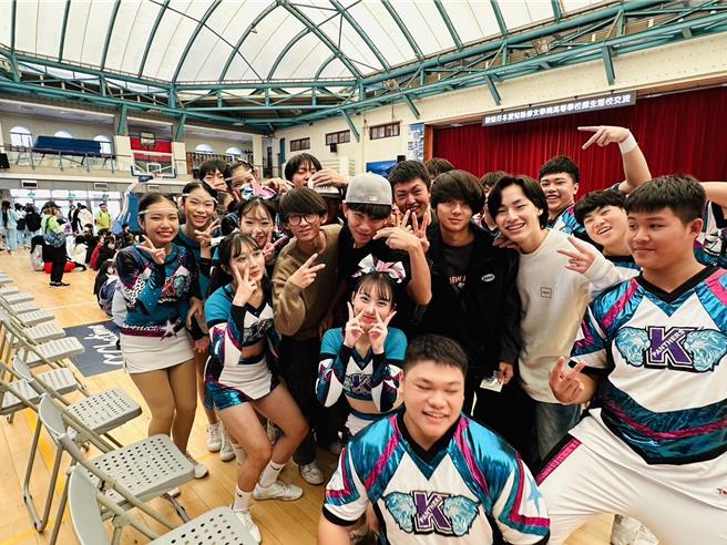 日本愛知縣修文學院的300多名師生，7日首次造訪新竹市光復高中。（陳育賢攝）