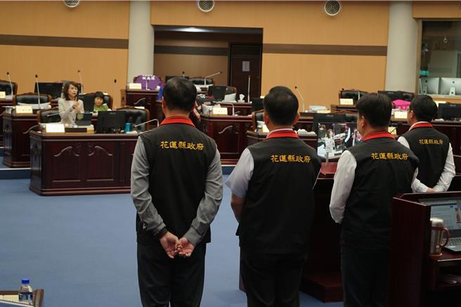 议员张美慧质询厘清地方中央灾害应变撤离人数、提报时间，质询气氛火爆。（王志伟摄）