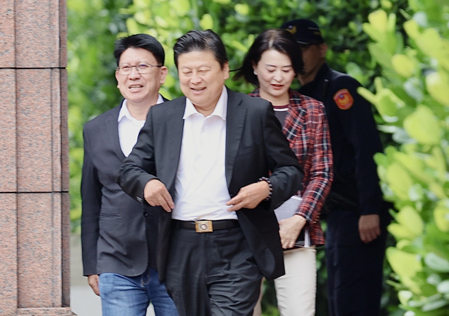 行政院長卓榮泰7日下午邀請朝野黨團至行政院「喝咖啡」討論總預算案，國民黨
立法院黨團總召傅崐萁、書記長林思銘、首席副書記長王鴻薇赴會。（姚志平攝）