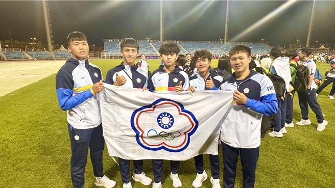 基隆市中山高中體育班林盧品均（左一）在世中運奪得男子組鏈球5公斤第5名佳績，並打破U18全國紀錄。（基隆市教育處提供／徐佑昇基隆傳真）