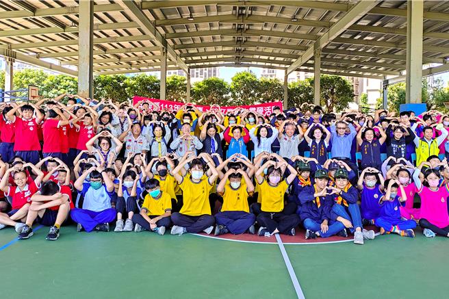 为期两天一夜的营队，以「Challenge myself挑战自我」为主题，让孩子们在充满趣味的活动中成长。（吕丽甄摄）