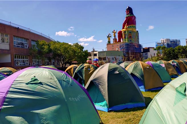 苗栗县113年幼童军大露营11月7日至8日于新南国小和竹南运动公园举行，吸引8所国小267位学童参与。（吕丽甄摄）