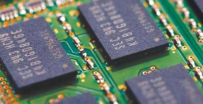 去年消费需求疲弱，TrendForce指出，记忆体模组厂营收年减28％。（图／报系资料照）