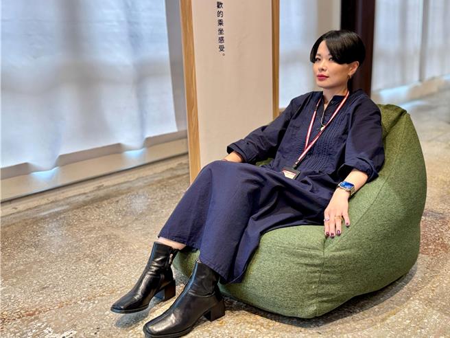 MUJI空气沙发，可随着空气的填充量来调整喜欢的坐卧感。共有灰色、黄色与绿色3种款式。2990元。 （ 古明弘摄）