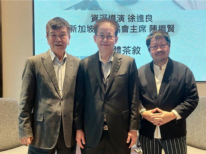 资深导演徐进良（左起）、新加坡电影协会主席陈继贤、国家影视听中心董事长褚明仁分享台湾电影如何造就人生。（国家影视听中心提供）