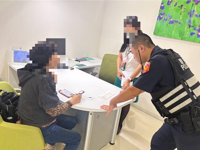 2024年11月7日苗栗县／该女子告诉警方，最近透过LINE结识一名不明人士，对方声称在APP上投资股票获利丰厚，并鼓励她投入保证稳赚的股票投资。 (苗栗县警察局头份分局提供／吕丽甄苗栗传真）