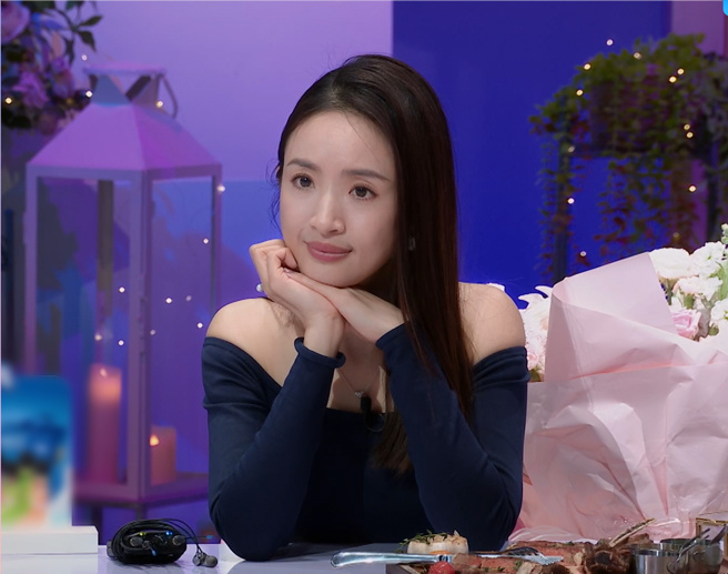 對比節目一開始，網友發現林依晨臉蛋暴瘦。（圖／翻攝自騰訊視頻心動的信號 微博）
