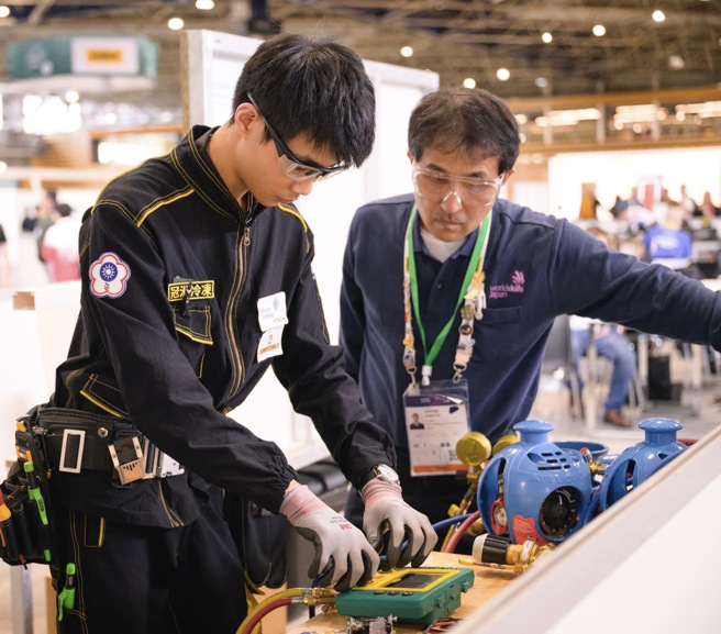 台北市南港高工同學陳思源，最終奪下冷凍空調金牌。(照片/台北市政府提供)
