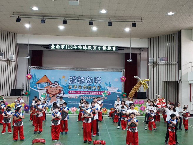台南市教育局今日舉辦國小特教生才藝比賽，讓特教生勇敢站上舞台突破自我。(照片/台南市政府提供)