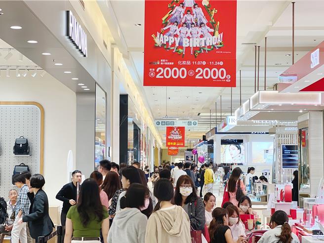 精品回饋最終回，新光三越台南新天地周年慶買氣、人氣雙暢旺。（新光三越提供）