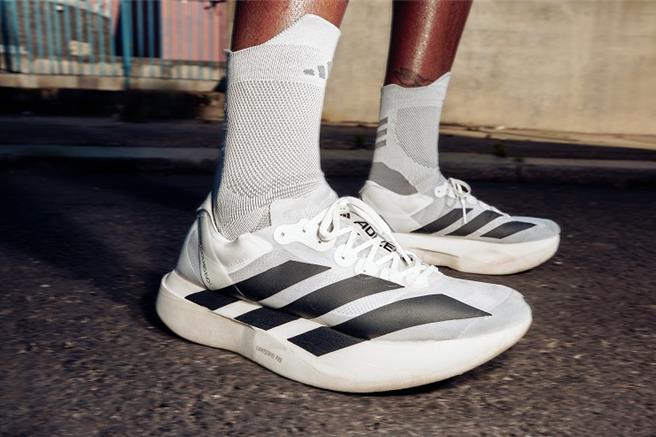 adidas在台湾再度限量推ADIZERO ADIOS PRO EVO 1，1万8800元。（adidas提供／朱世凯台北传真）