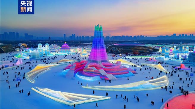 顶流尔滨带着升级版冰雪大世界回来了。（大陆央视）