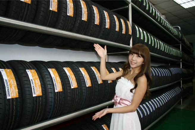 车辆中心7日宣布台湾实施轮胎能效检验，预计2026年7月1日正式实施，图为普利司通的轿车胎。图／刘朱松