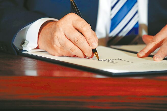 美国总统大选结果底定，川普将重返白宫，经济部长郭智辉6日于立法院经委会亲曝，台积电在美国亚利桑那州厂已试产成功，12月会有好消息。此为示意图。（美联社）