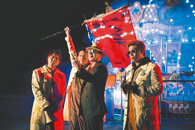 「玖壹壹」近來推出新歌，邀來高捷（左三）合作演出。（混血兒娛樂提供）