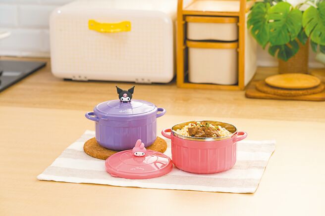 11月7日至11月8日至SOGO忠孝館、復興館持快樂購卡單筆滿1000元，送Kuromi & My Melody造型隔熱碗2入。（SOGO提供）