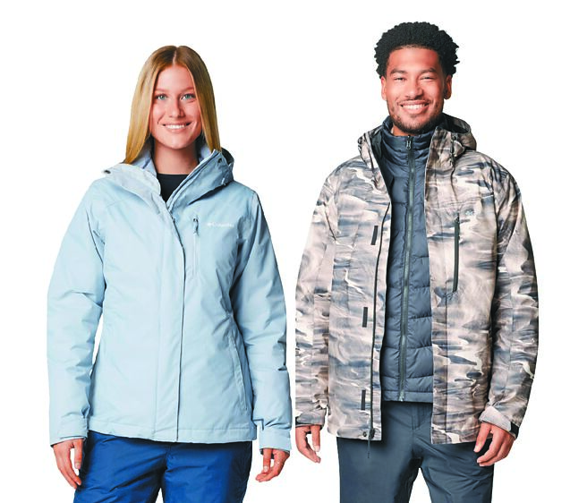 SOGO復興館Columbia Omni Tech防水保暖兩件式外套（男/女）原價單件1萬1800元、特價9000元，各限量30件。（SOGO提供）