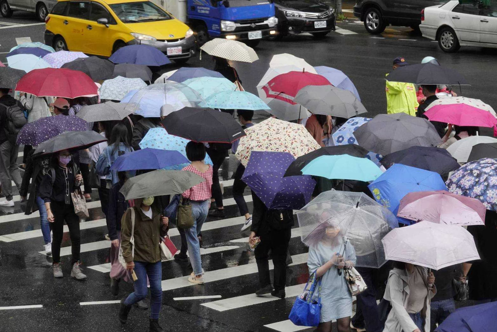 東北季風加銀杏環流 3地炸雨 下周可能還有颱風