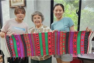 78歲尤佑．倍苓獲終身奉獻獎！打破性別藩籬 讓織布技藝傳承