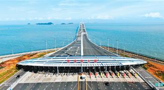 港珠澳大橋開通6周年 融合新通道  外貿新引擎  創造新奇蹟