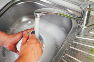 杯子茶垢免刷 谭敦慈用1天然神物 秒变闪亮又除臭