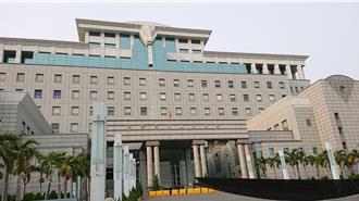 婦人未被禮讓氣到比中指挨告 二審「1原因」獲判無罪