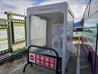 風災後合歡山繳費亭內「互取暖」 透明更刺激？小編急喊母湯