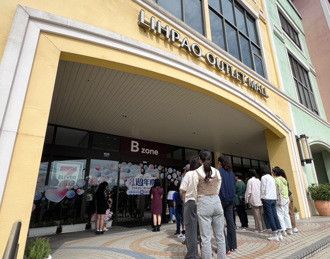 麗寶OUTLET八周年慶開跑   人潮蜂擁搶限量優惠